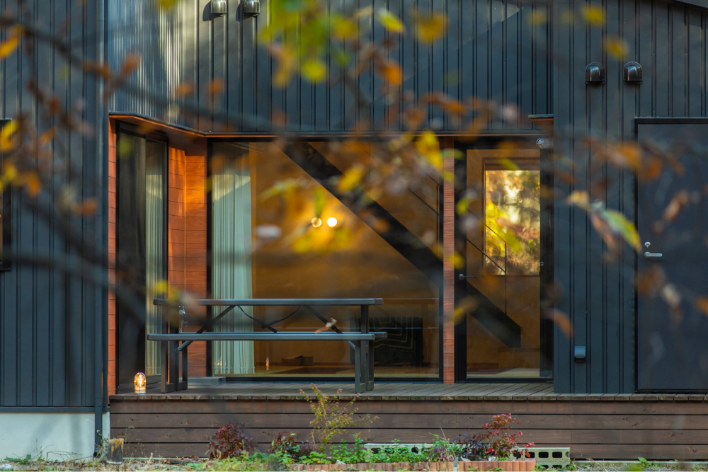 外観デザイン　別荘　ウッドデッキ